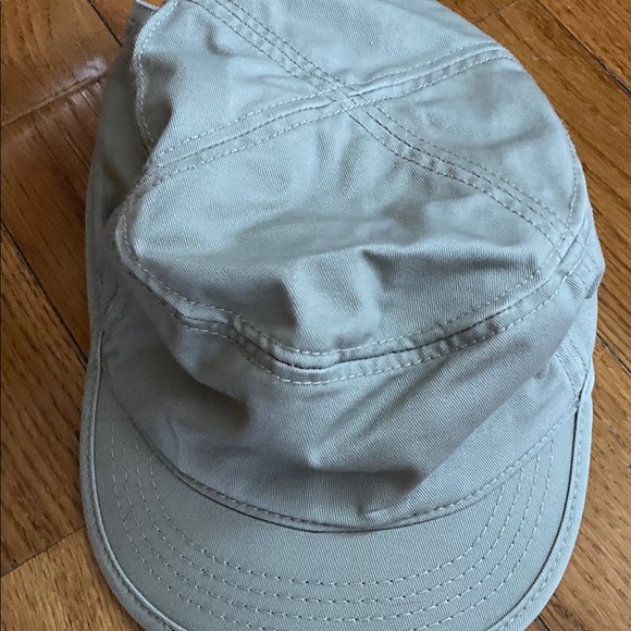Beige 🧢 cap with adjusted strap - Picture 1 of 5